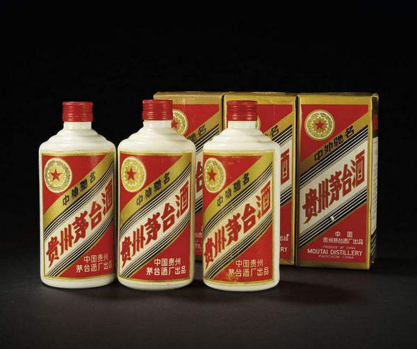 石家庄名酒回收告诉你，为什么白酒是透明瓶，而茅台是乳白瓶。(图1)